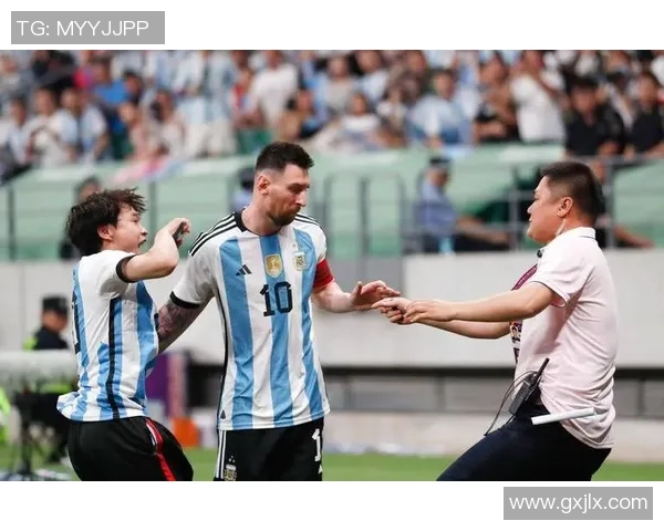 足球明星死忠粉的热情瞬间捕捉与精彩瞬间分享 足球明星死忠粉的热情瞬间捕捉与精彩瞬间分享