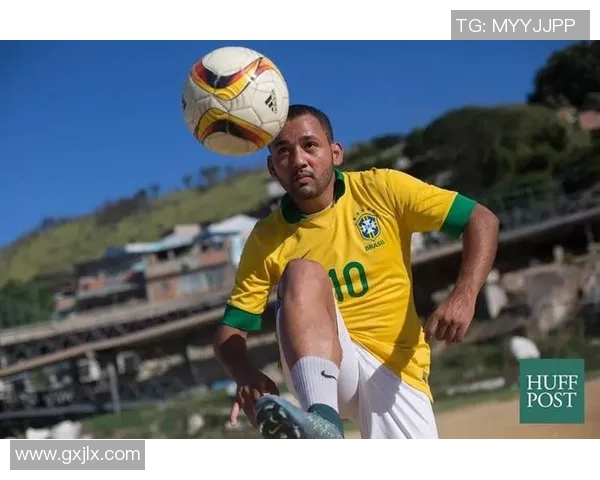 足球明星戴头带的时尚潮流与运动表现的完美结合探讨