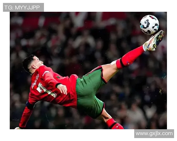 体能卓越的足球明星们如何通过训练塑造完美竞技状态与健康体魄