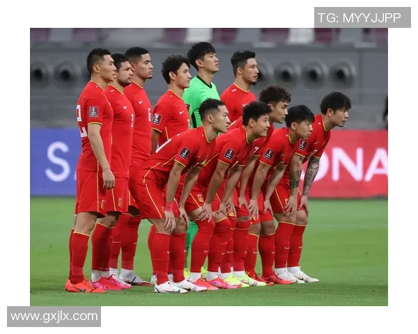 足球明星出场时的经典动作瞬间解析与精彩回顾 足球明星出场时的经典动作瞬间解析与精彩回顾