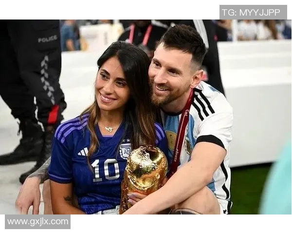 足球明星梅西太太的魅力瞬间与时尚风采尽在此图集展示 足球明星梅西太太的魅力瞬间与时尚风采尽在此图集展示